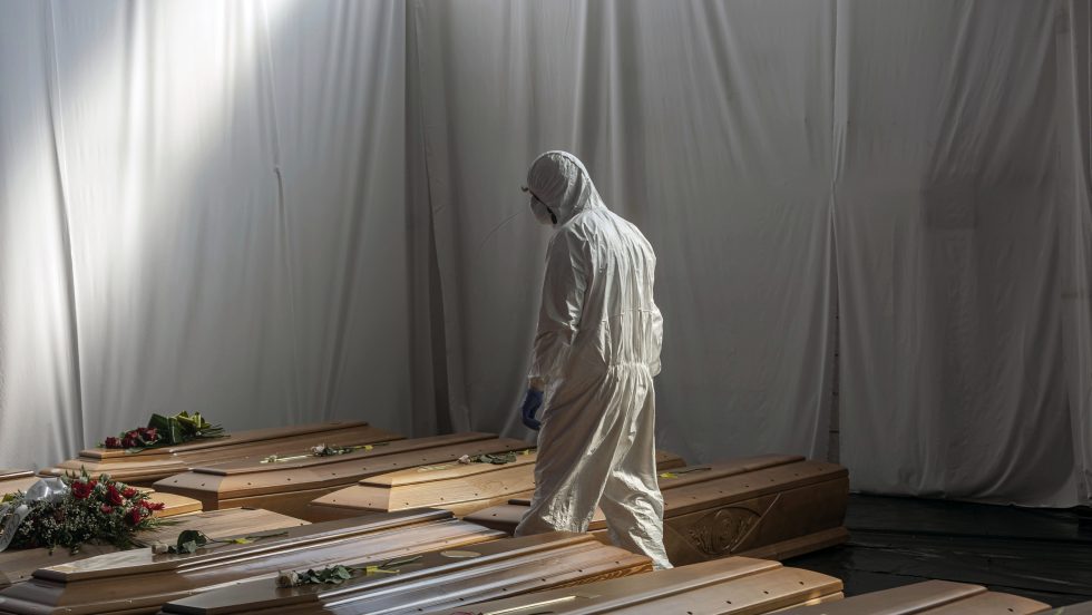 Le coronavirus fait 150 000 victimes à travers le monde