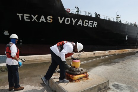 Pétrole américain: chute de 25% avec les craintes sur le stockage