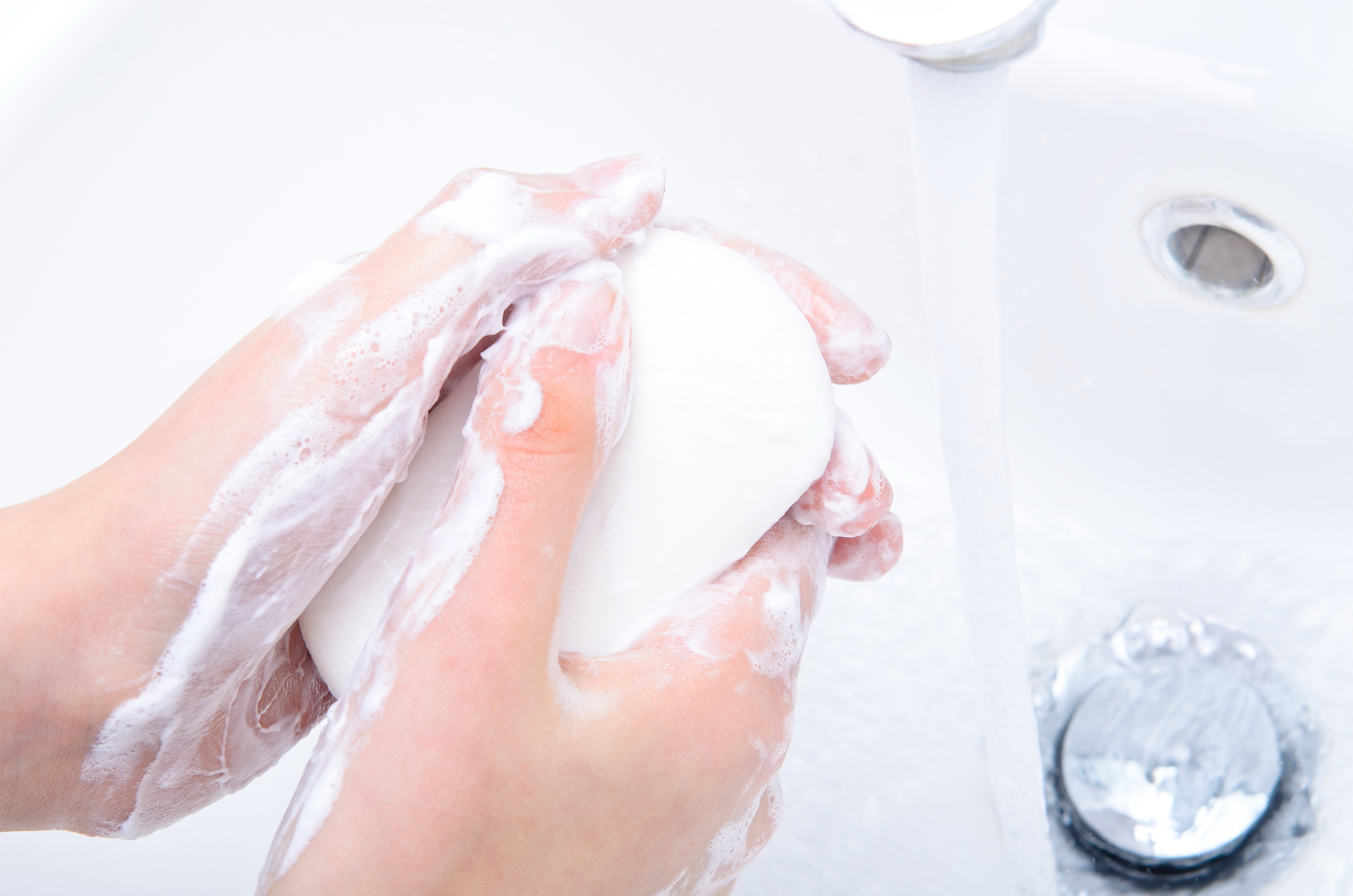 le savon, plus efficace que le gel désinfectant