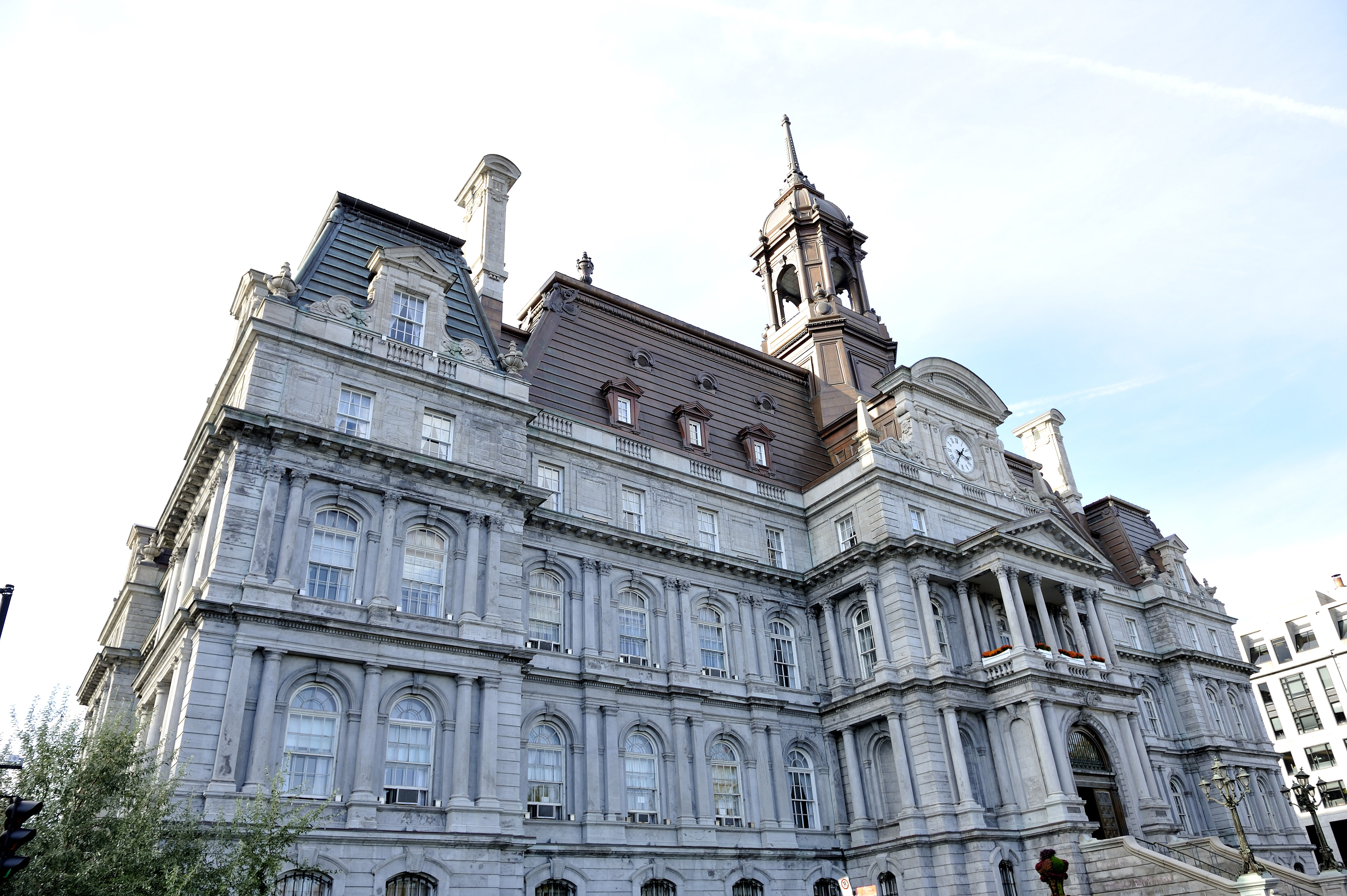 contrats hôtel de ville de Montréal