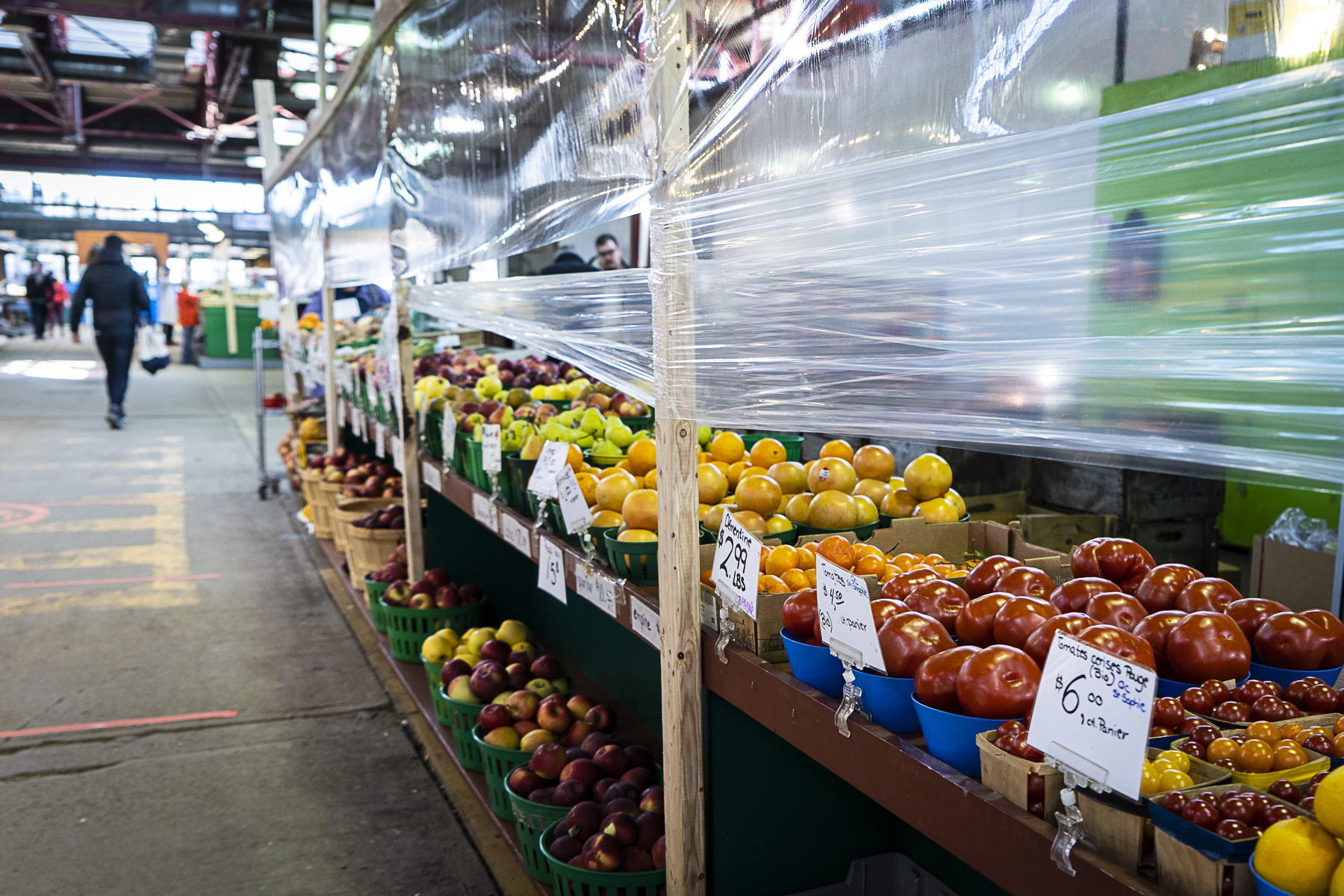 Un étal de fruits et légumes au marché Jean-Talon