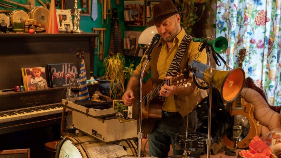 Le chanteur Marco Calliari.