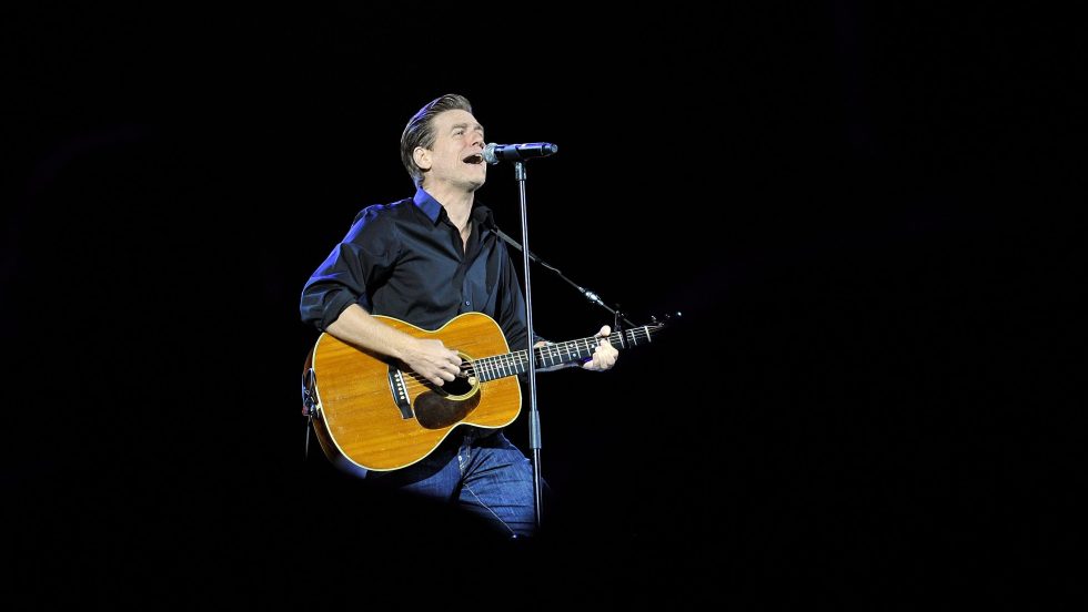 Bryan Adams s’excuse