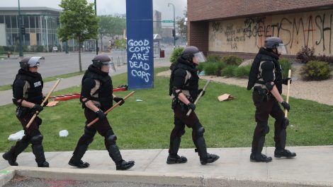 La Garde Nationale déployé à Minneapolis après la troisième nuit d'émeutes