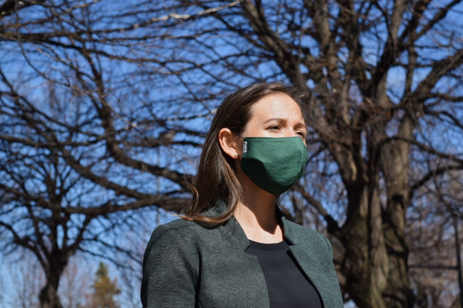 Dans l’est de Montréal, plusieurs entreprises se sont lancées dans la production de masques en tissus.