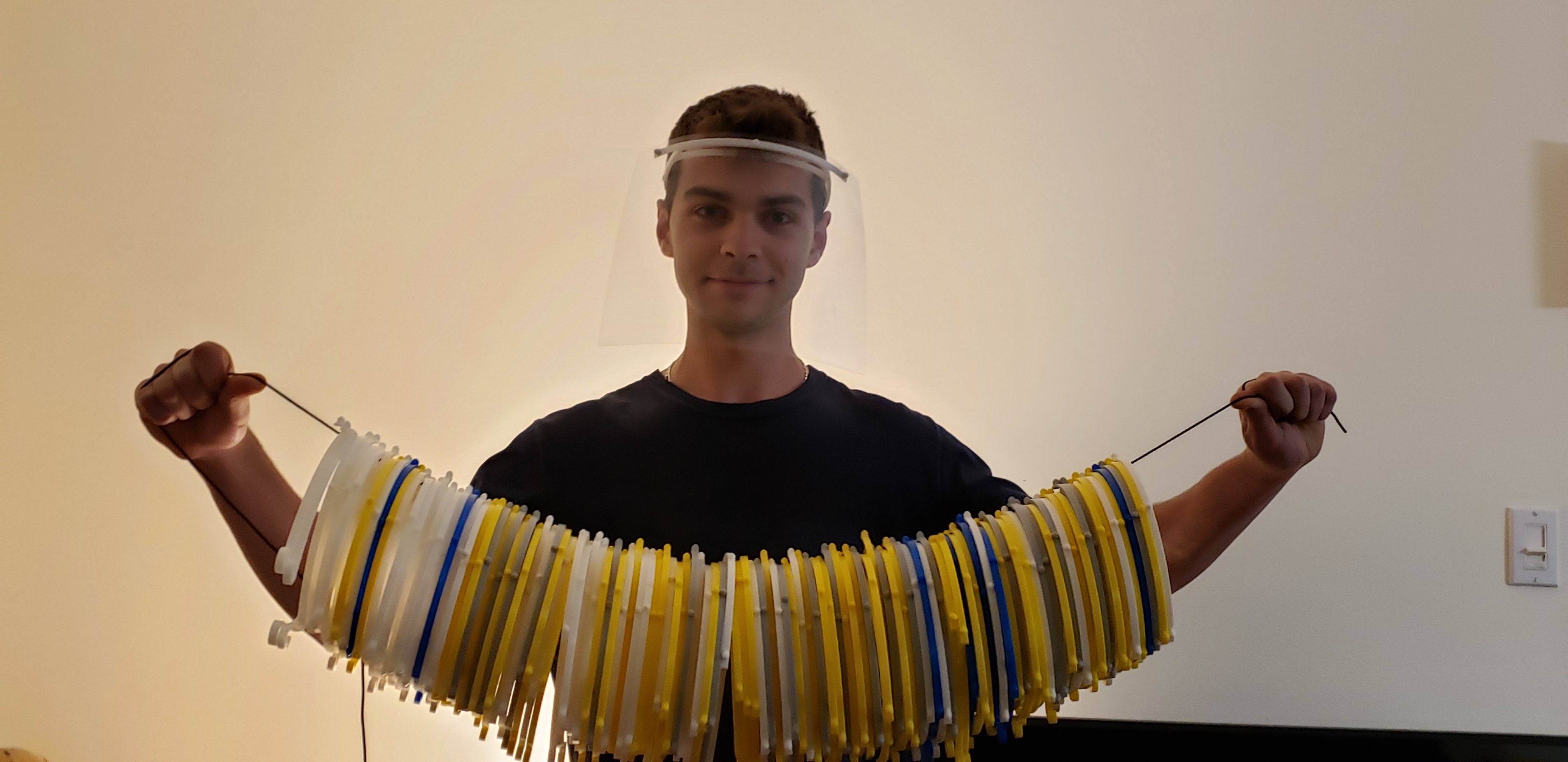 Un employé des logements pour aînés gérées par la Corporation Mainbourg, a mis ses imprimantes 3D personnelles au profit de la lutte contre la pandémie de coronavirus.