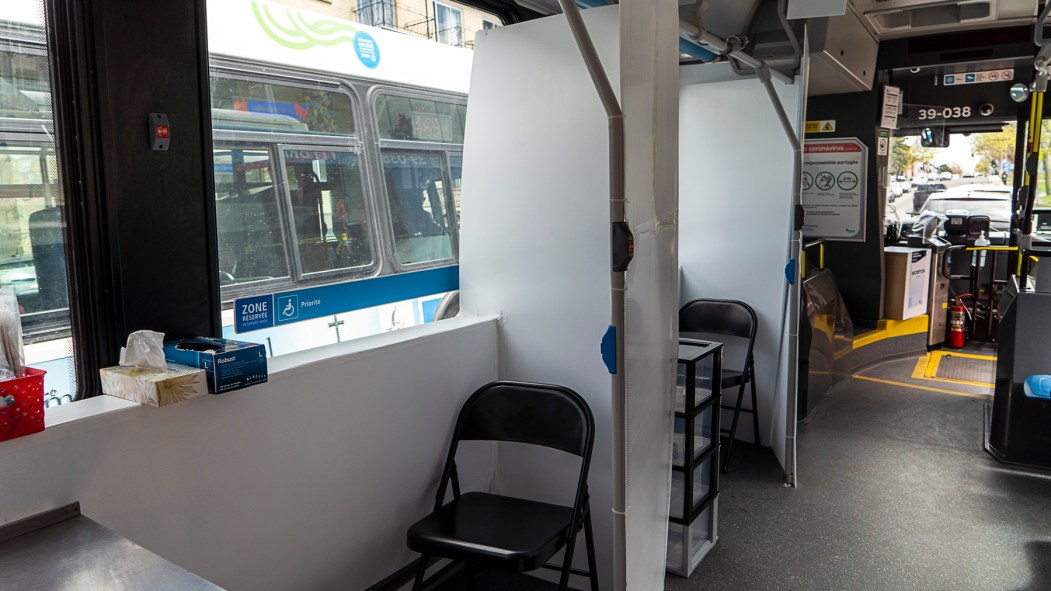 Les autobus de la STM transformés en cliniques de dépistage mobiles seront déployés dans l’est de Montréal dès le 13 mai, particulièrement dans les zones dites « chaudes ».
