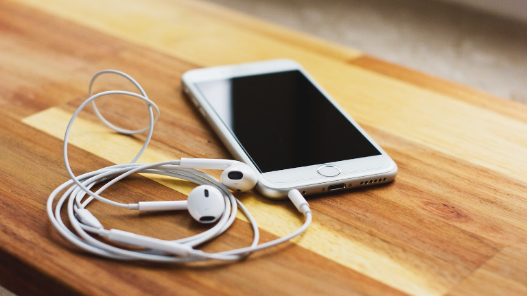 Apple pourrait arrêter de donner des écouteurs EarPods à l’achat d’un iPhone. Apple EarBuds iPhone vendu séparément