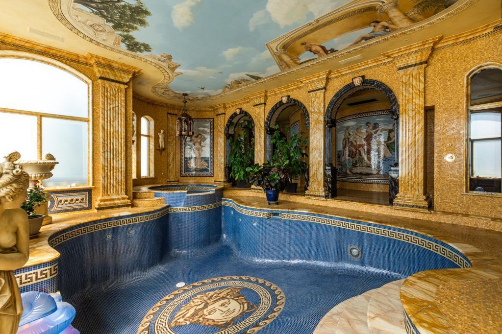 Piscine intérieure