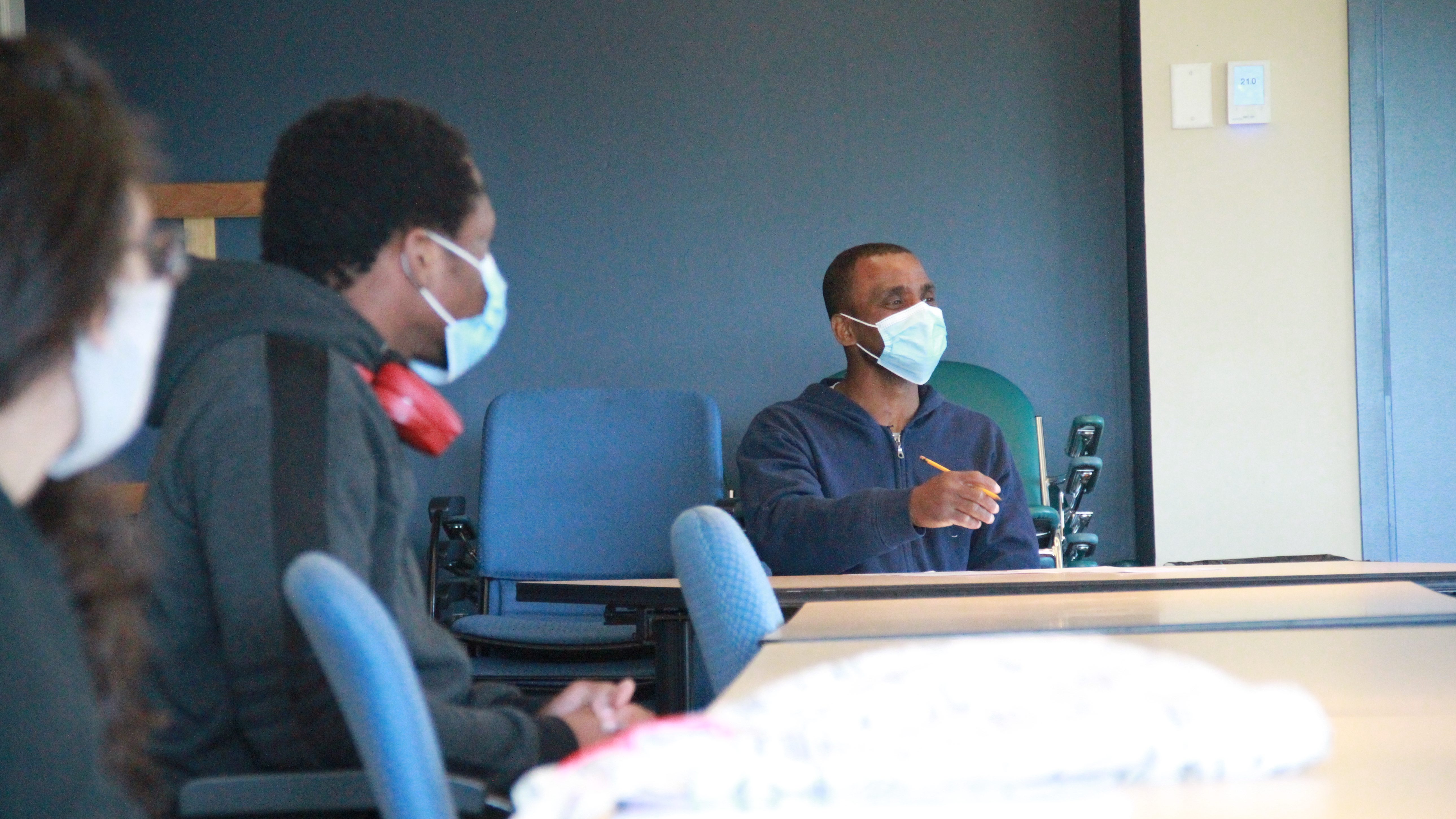 Les organisateurs du Club de basketball assistent à une formation sur les consignes sanitaires au CLSC de Montréal-Nord.