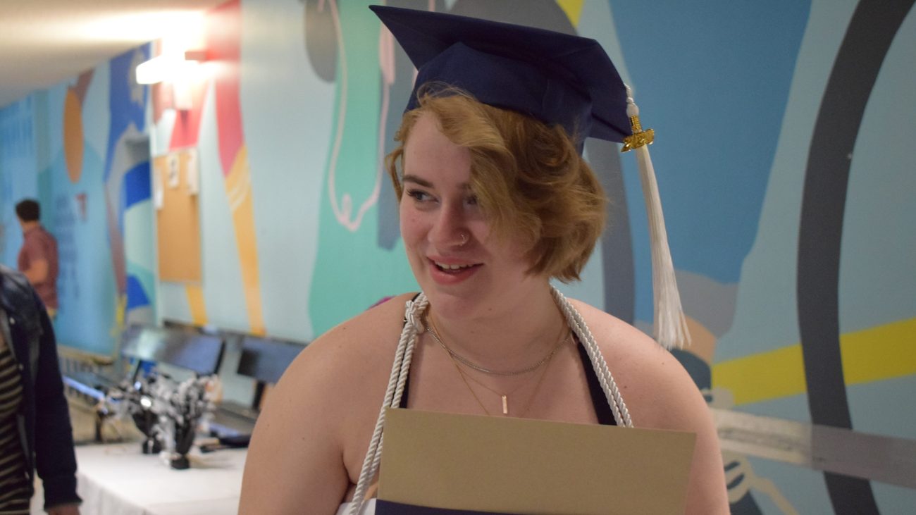 Pour pallier le manque d’un rite de passage important dans la vie des jeunes, l’école secondaire Daniel-Johnson a souhaité marquer le coup en organisant une cérémonie pour les finissants.