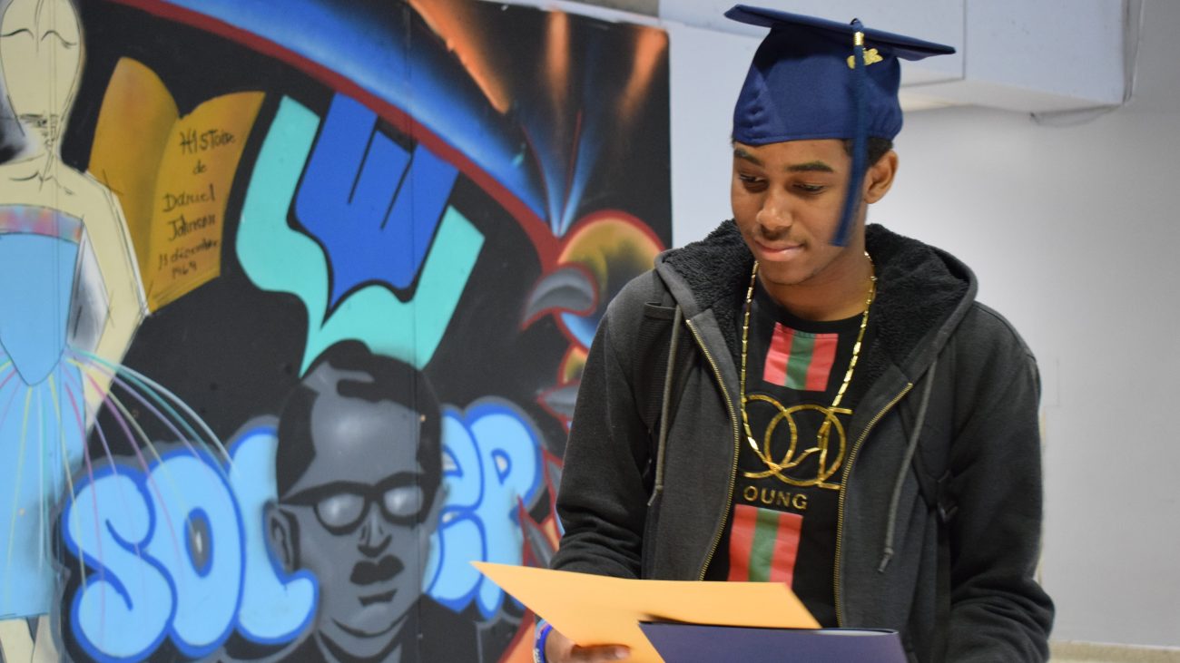 Pour pallier le manque d’un rite de passage important dans la vie des jeunes, l’école secondaire Daniel-Johnson a souhaité marquer le coup en organisant une cérémonie pour les finissants.