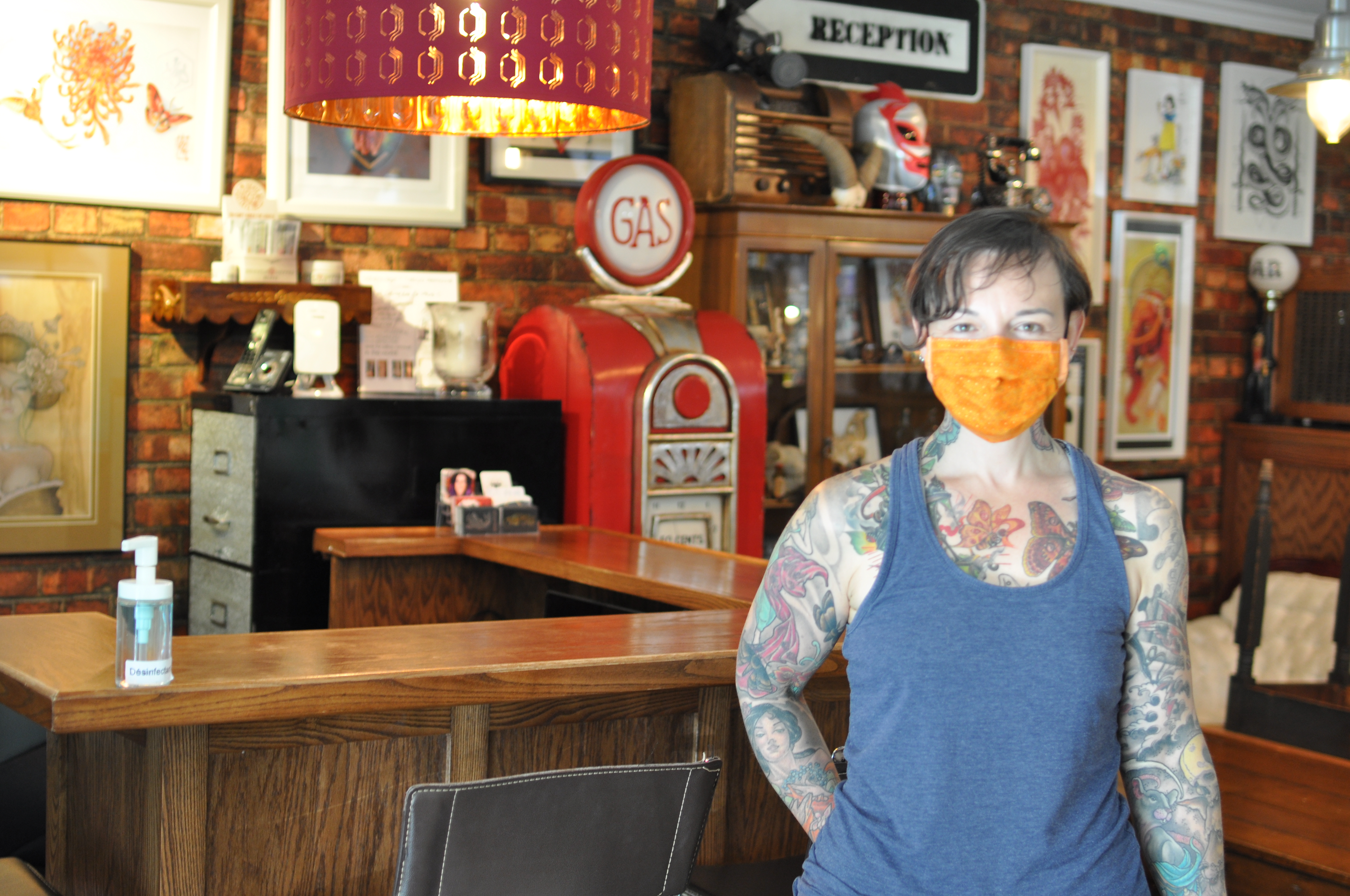 Les salons de tatouage ont rouvert leur porte la semaine dernière. La propriétaire du Studio Artease, Erika Doyon, remarque que les clients avaient hâte.