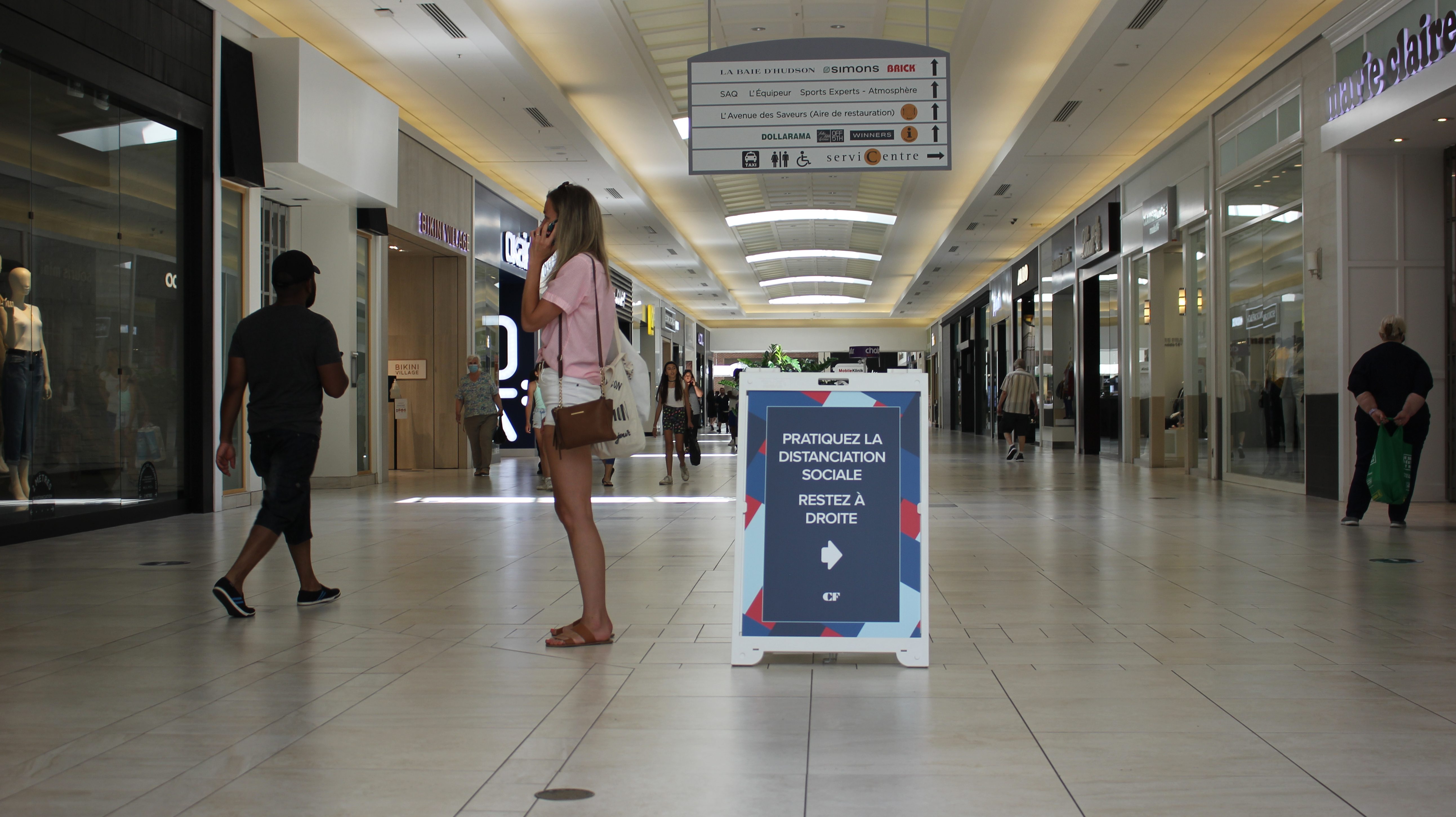 Jeunes et moins jeunes étaient au rendez-vous aujourd'hui, pour la réouverture des Galeries d’Anjou dans l’espoir d’un semblant de retour à la normale.