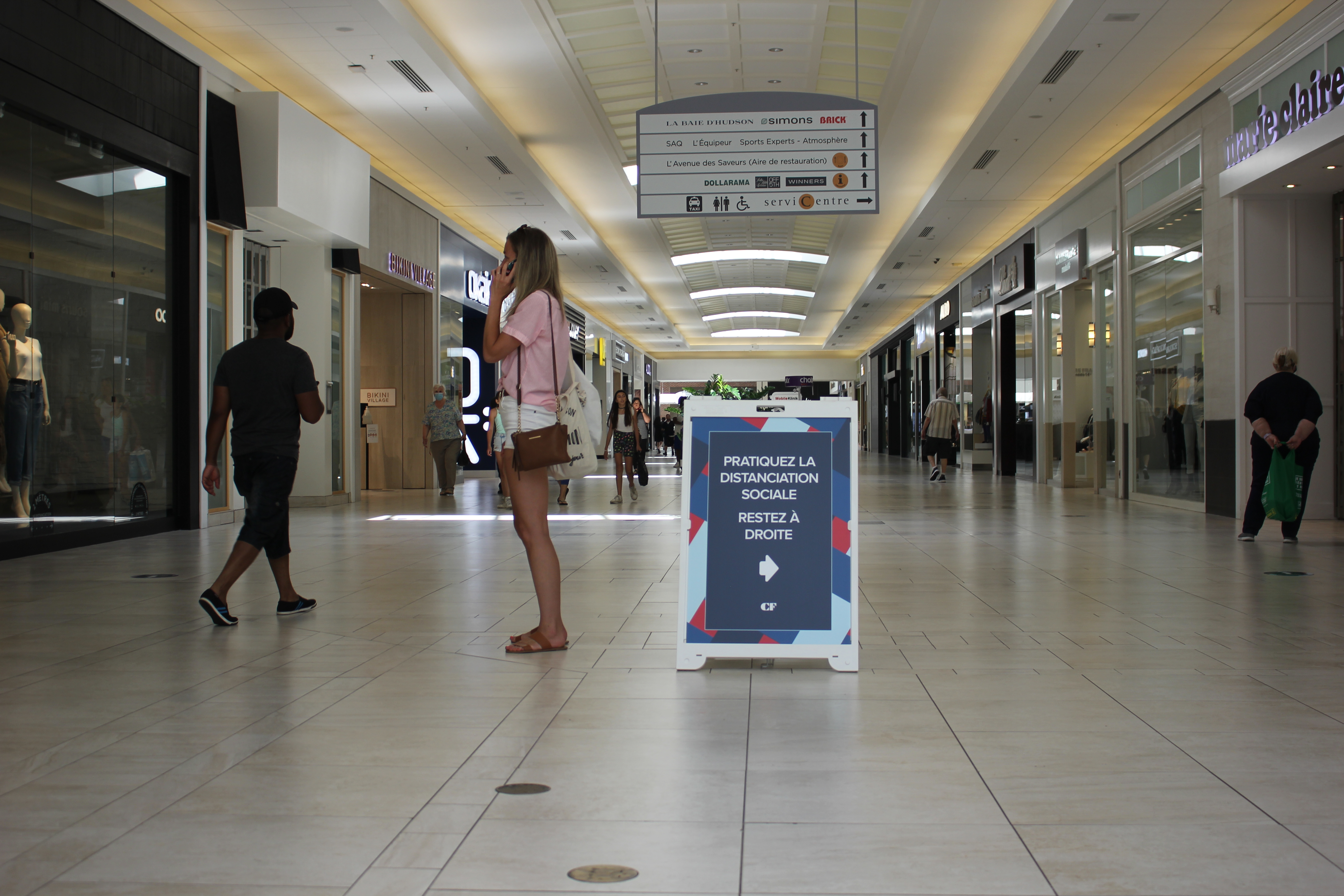 Jeunes et moins jeunes étaient au rendez-vous aujourd'hui, pour la réouverture des Galeries d’Anjou dans l’espoir d’un semblant de retour à la normale.