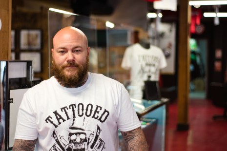 Martin Duhamel se prépare pour la réouverture de son studio.