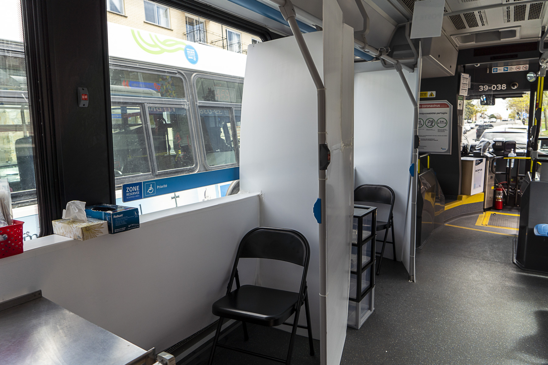 Une clinique de dépistage mobile a été aménagée dans un autobus de la STM.
