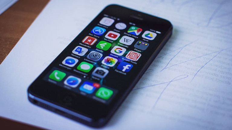 Plusieurs applications où l'on n'inscrit rien se donnent le droit de regarder le contenu du presse-papier sur iPhone. iPhone applications espionnent presse-papier