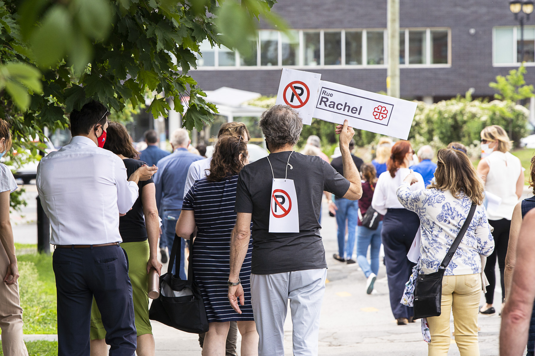 Des manifestants ont marché ce matin sur le corridor piéton de la rue Rachel est qu'ils contestent