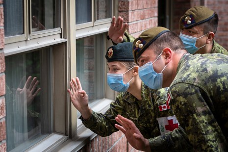 Les militaires de l'armée canadienne s'étaient arrêtés au CHSLD les Floralies LaSalle durant la première vague de COVID-19.