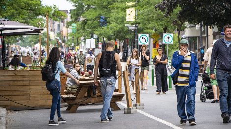 La Santé publique de Montréal invite les personnes ayant récemment fréquenté un bar à se faire dépister