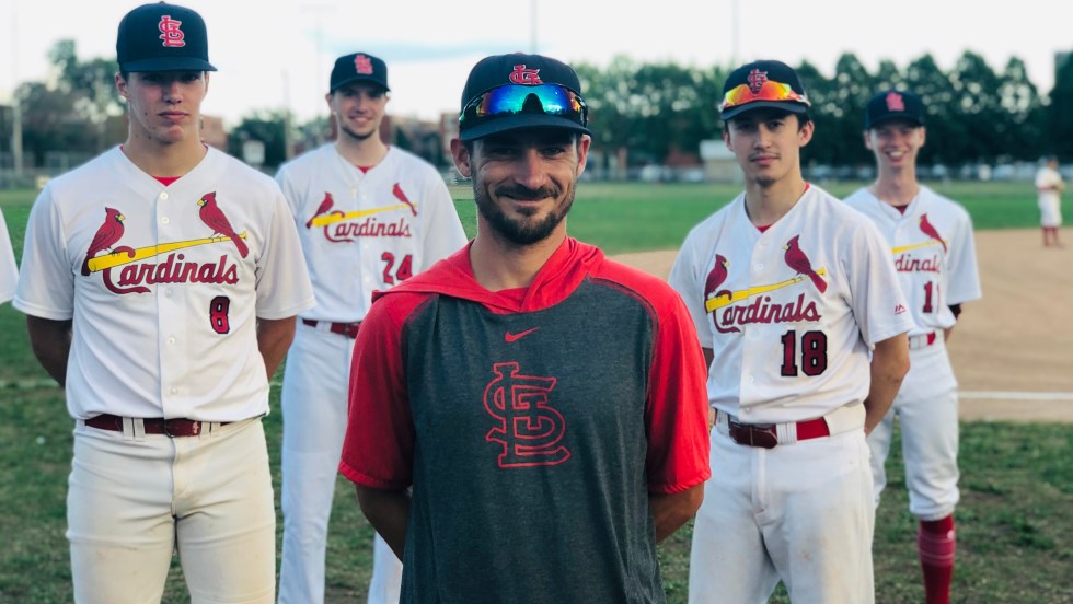 Kevin Lafrance (à l'avant-plan) a débuté son nouveau mandat avec les Cardinals de LaSalle.