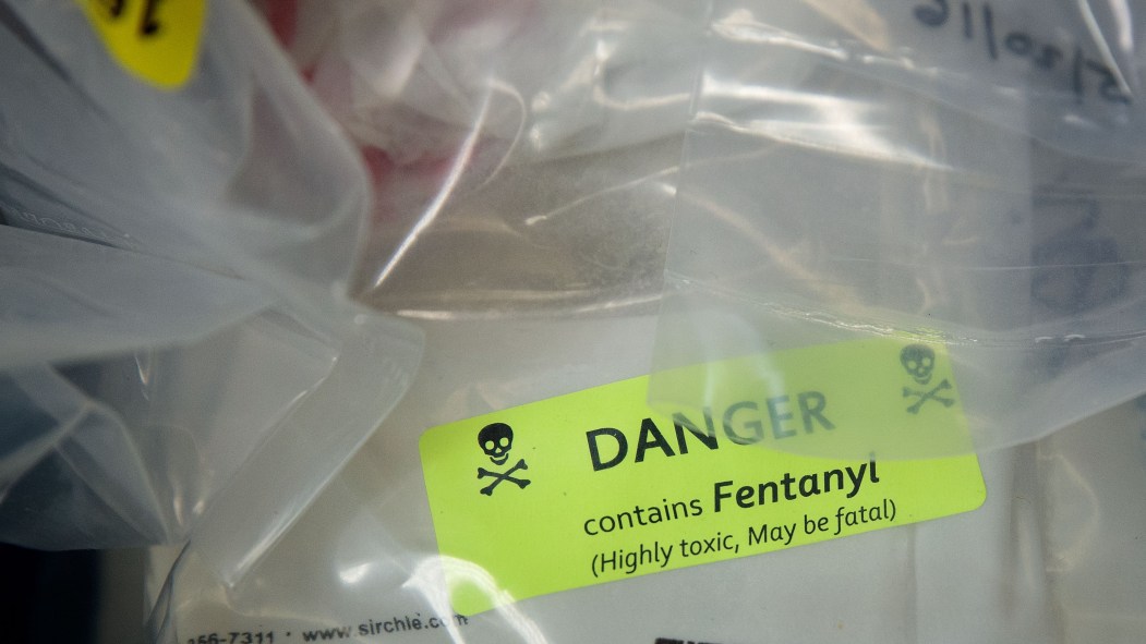 Plusieurs drogues dures en circulation peuvent contenir du fentanyl, un puissant et dangereux médicament d'ordonnance.