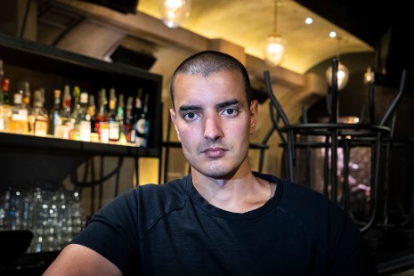 coronavirus bars récalcitrants