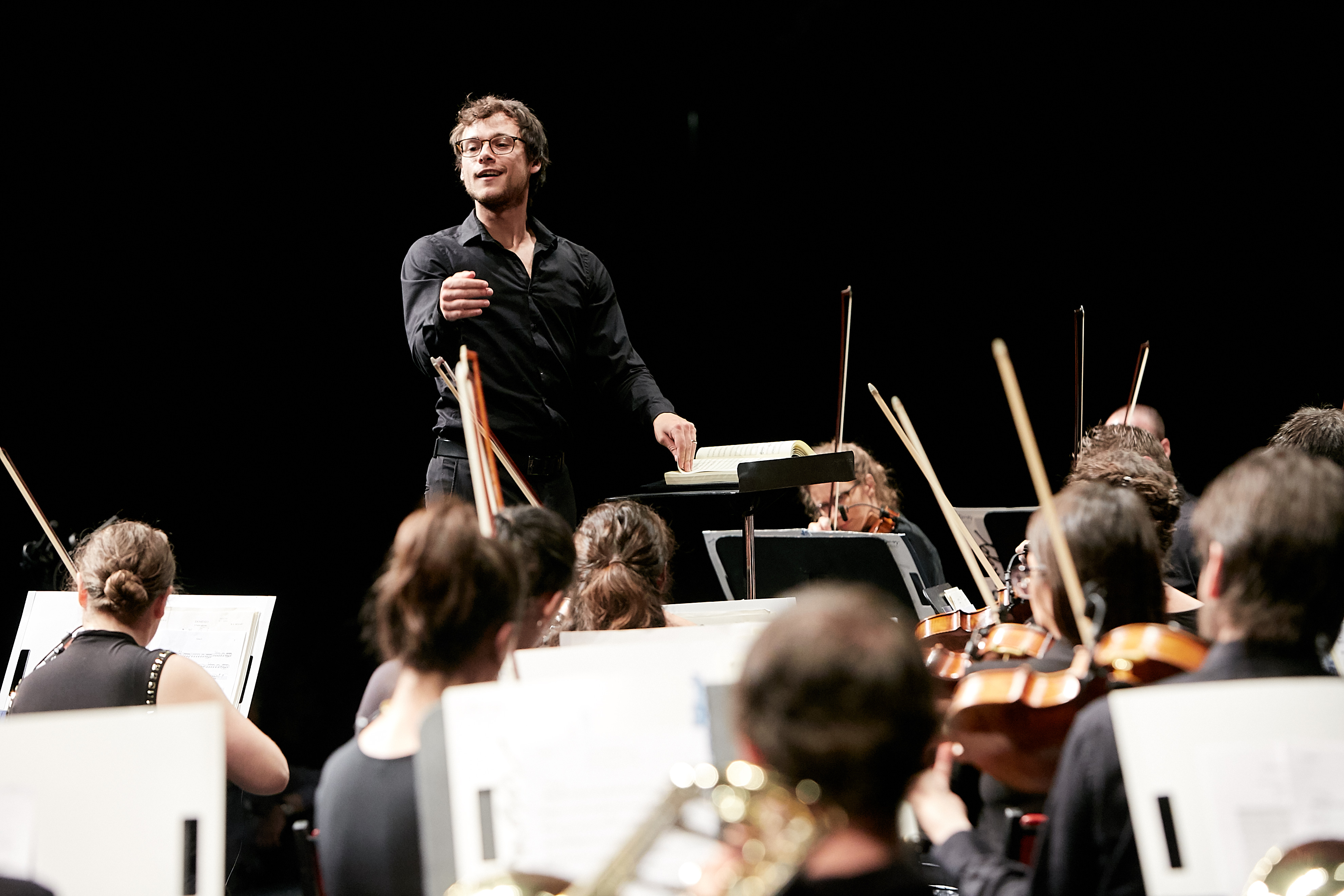 L'Orchestre de l'Agora et son chef Nicolas Ellis