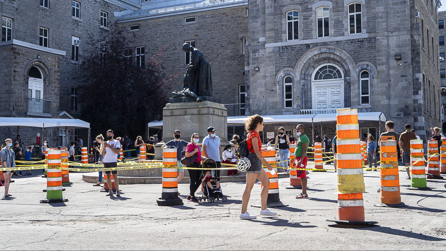 Le dépistage se poursuit devant l'Hôtel-Dieu.