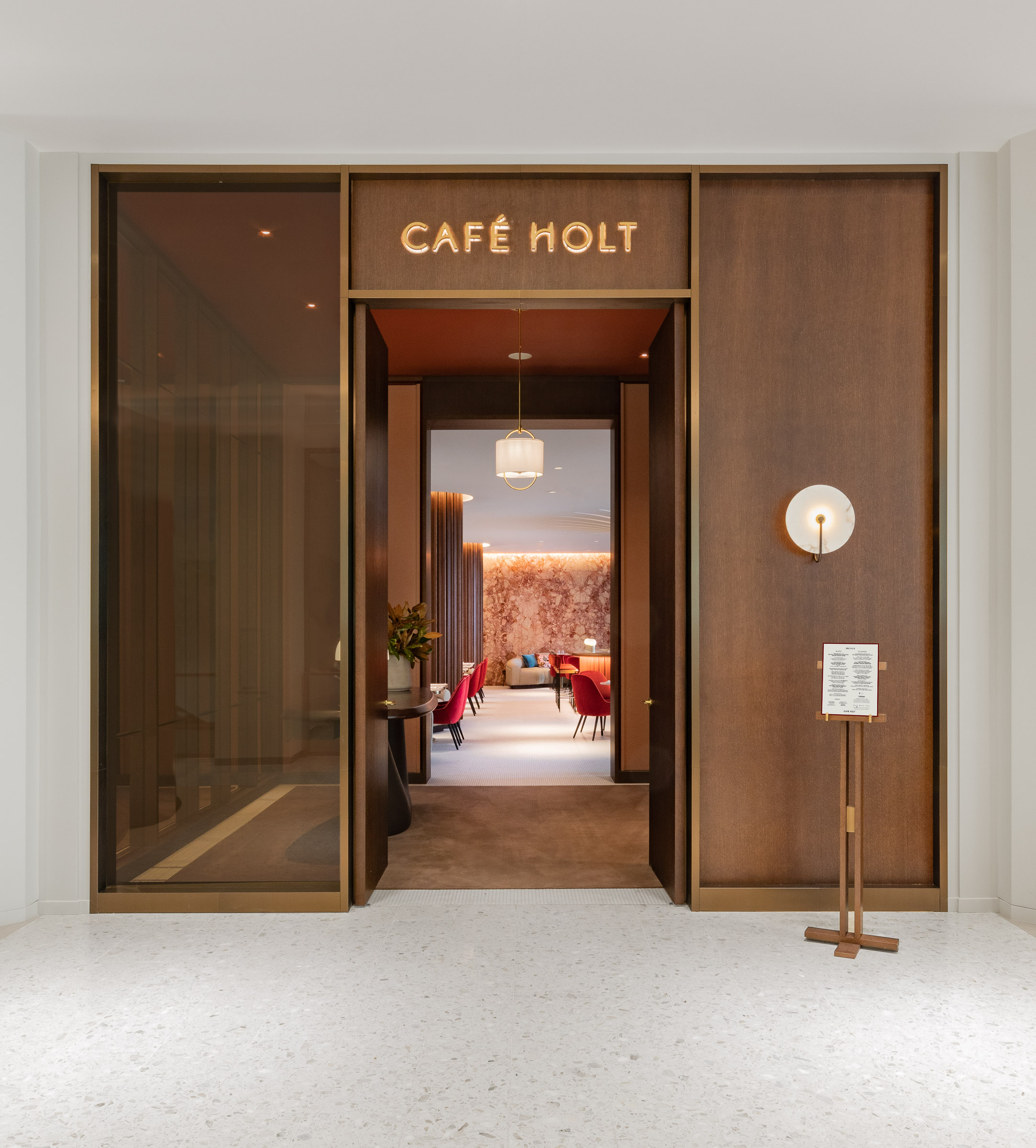 Entrée du Café Holt
