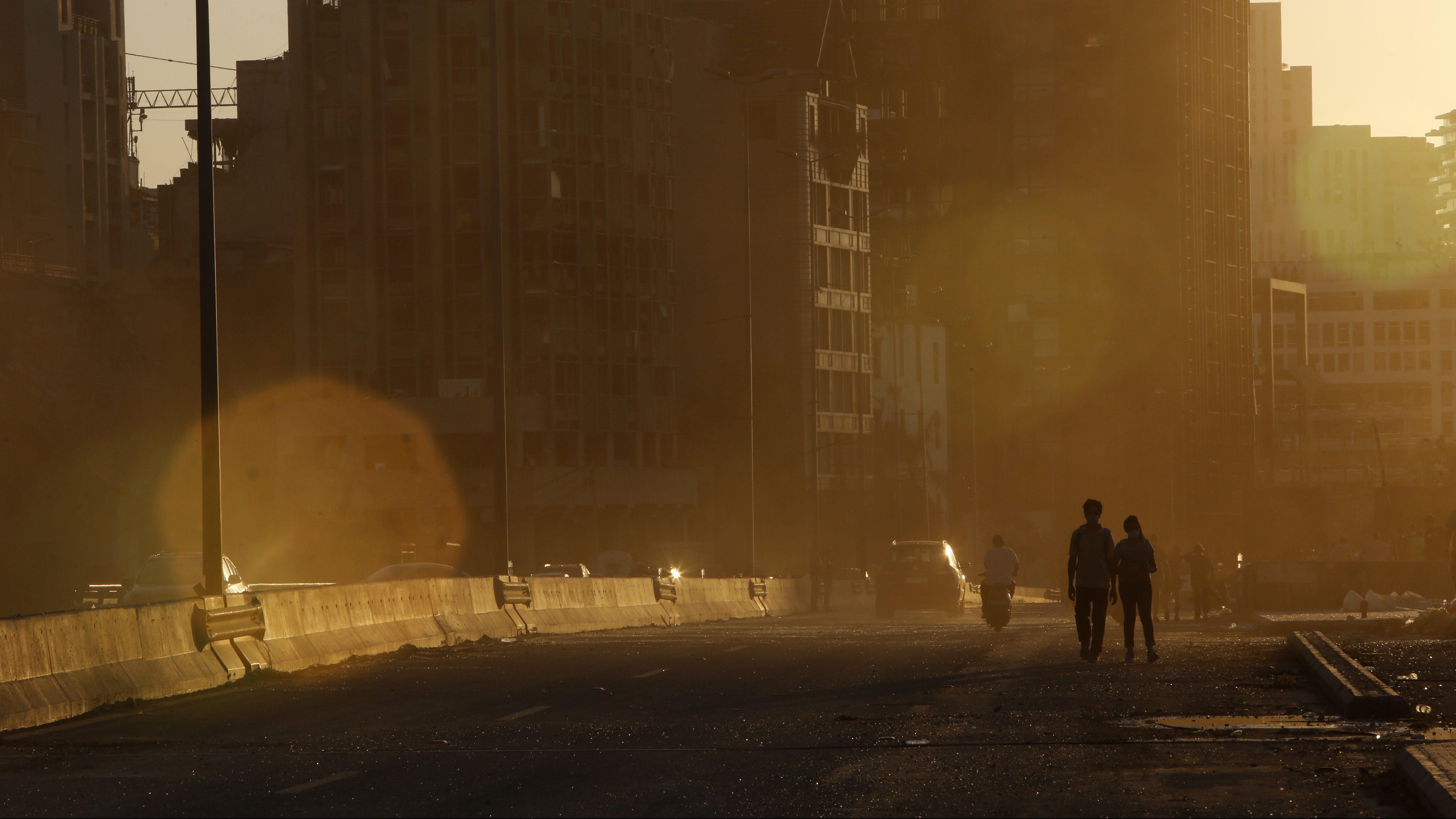 La ville de Beyrouth, au Liban, a été à moitié détruite par une double explosion mardi.