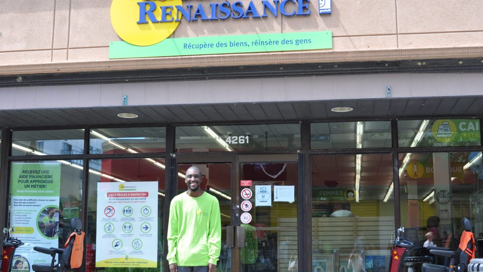 Jordy Donchi, participant au programme d’insertion, travaille au Renaissance à Verdun. 