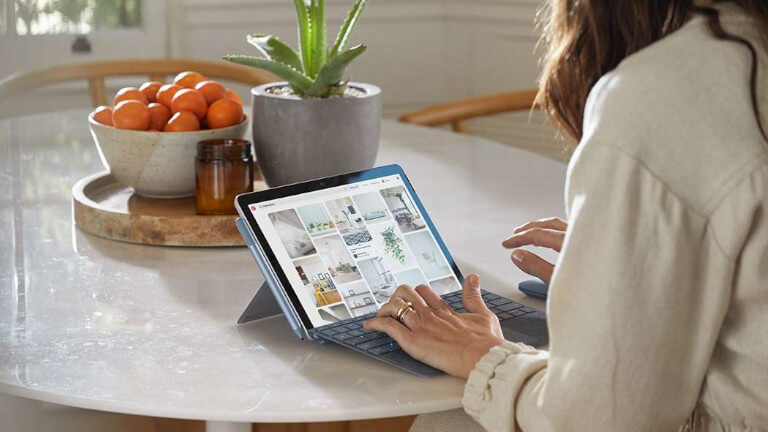 La Surface Go 2 devient un ordinateur ultra portable avec le clavier Type Cover. Microsoft Surface Go 2 tablette ordinateur portable