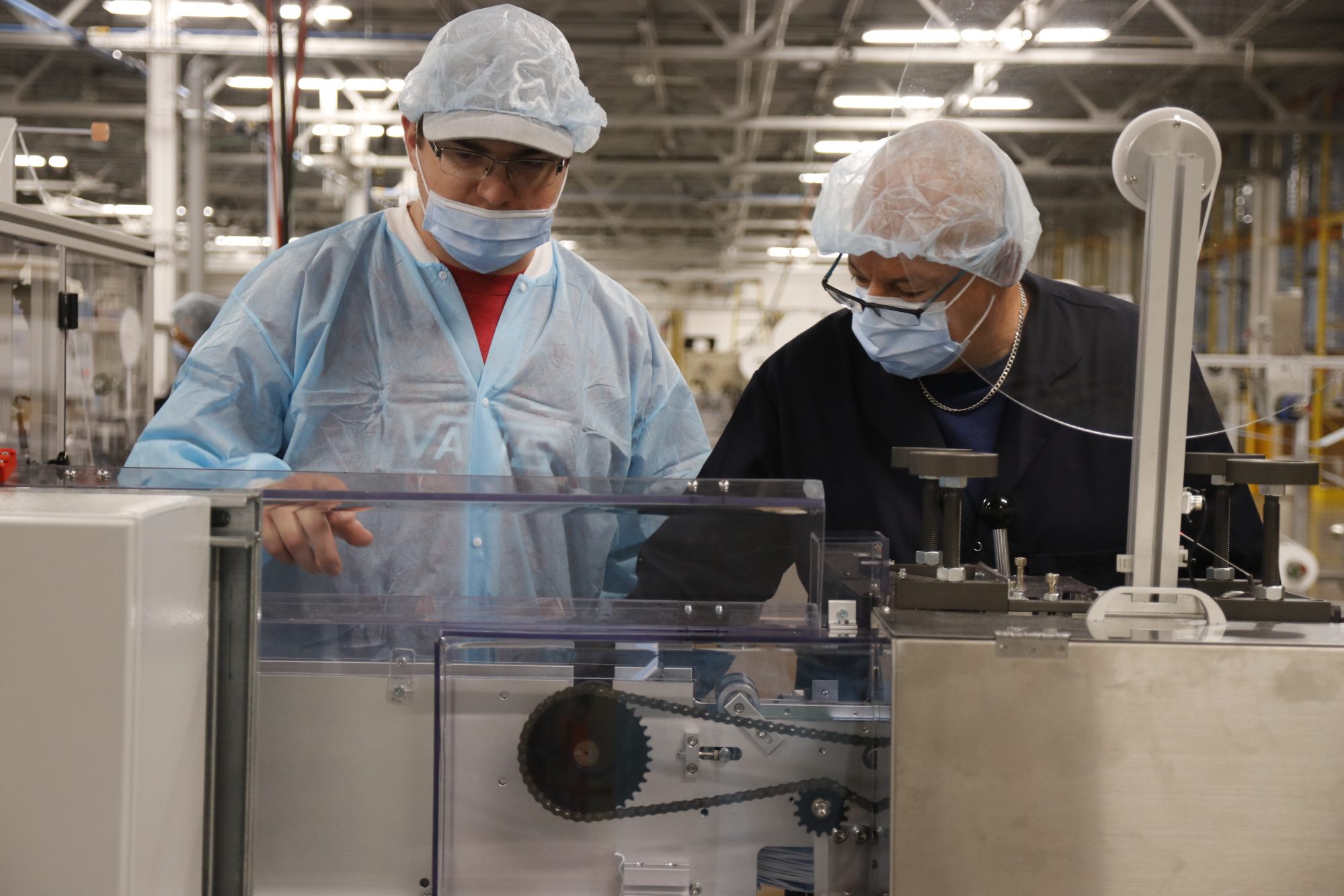 Des employés de Medicom au travail