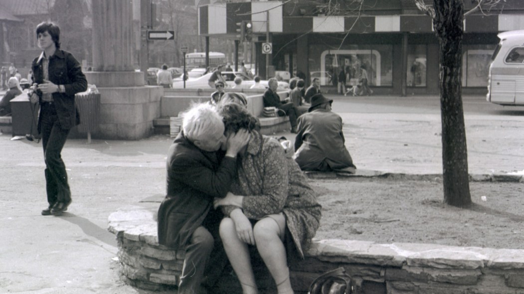 Le baiser, photographie de Jacques Lebleu, prise en 1976.