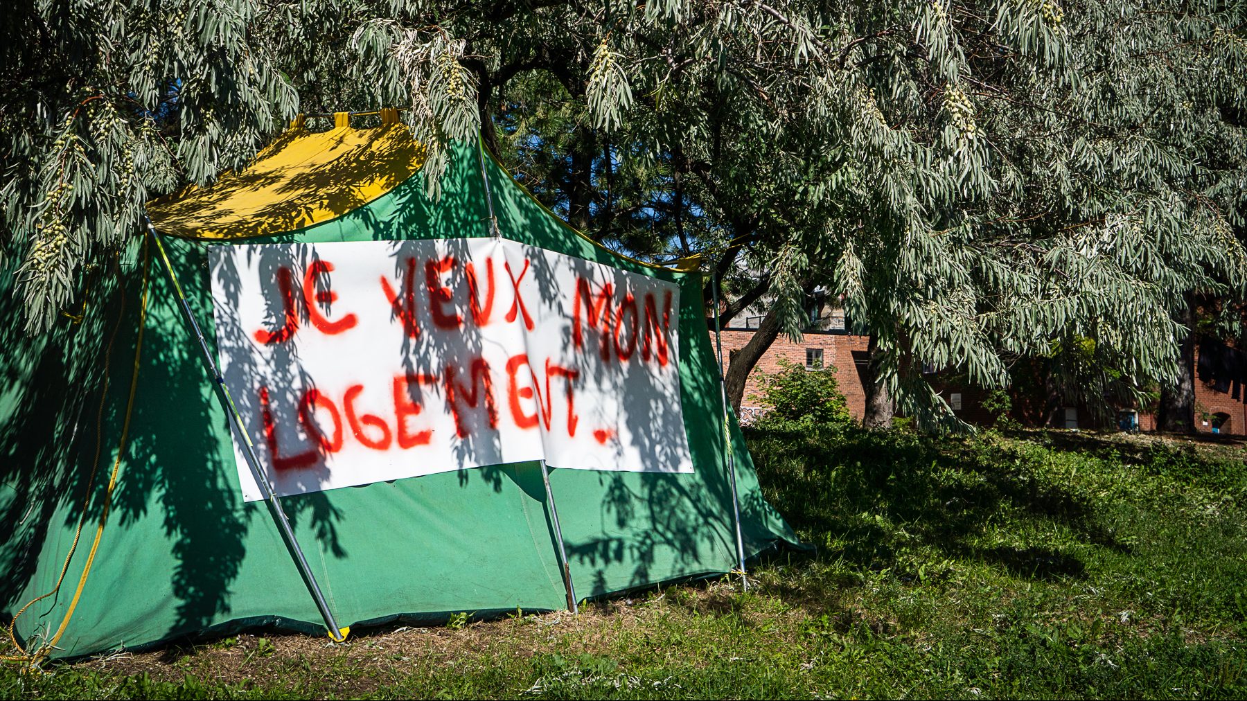 Le camp de fortune sur Notre-Dame