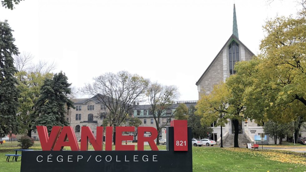 L'entrée du Collège Vanier, où un cas de coronavirus a été détecté.