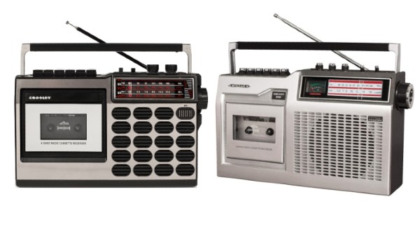 Les deux modèles de lecteurs de cassettes audio: Le CT100 et le CT200
