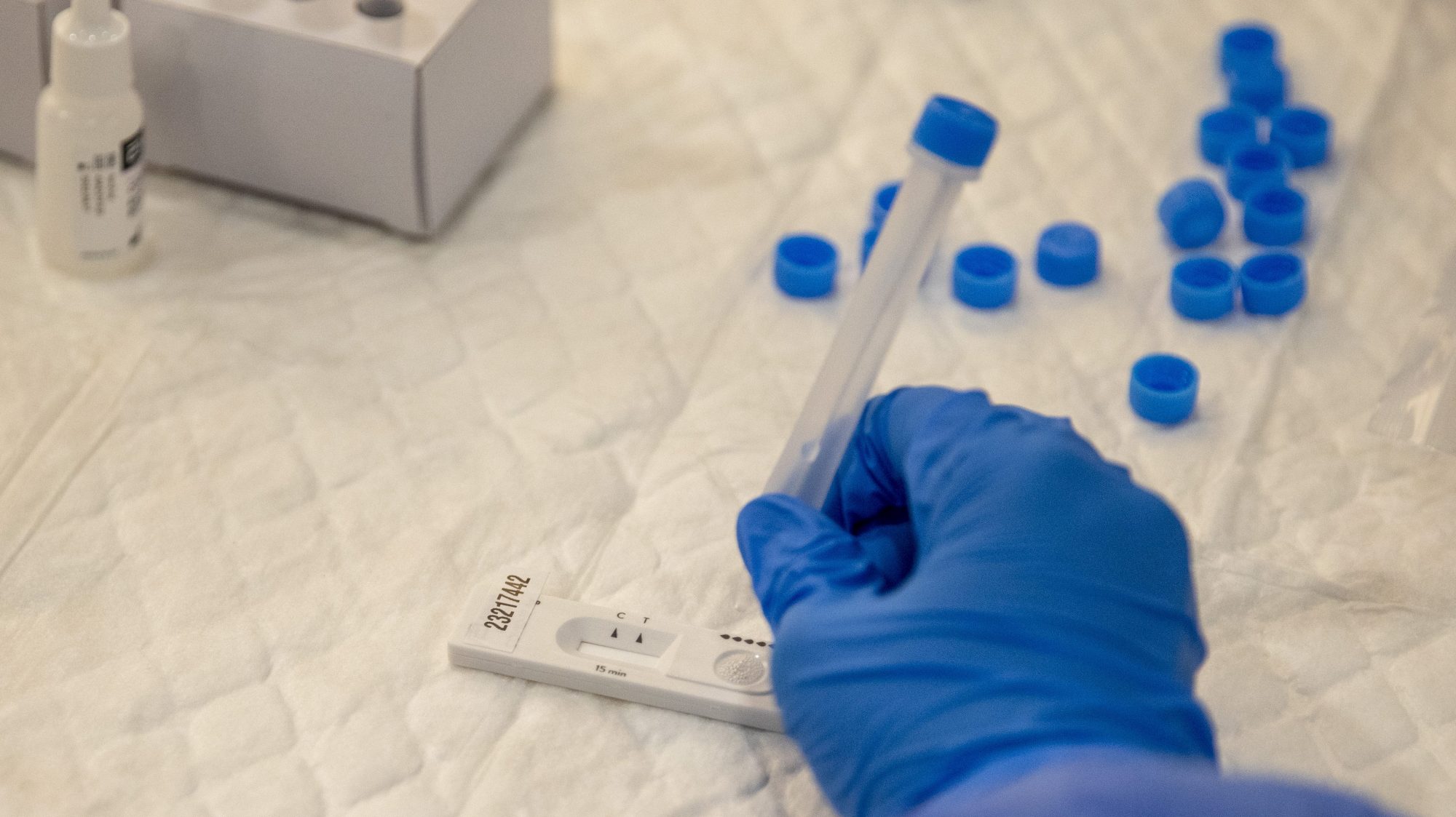 COVID-19: 799 nouvelles infections, 7 décès et des hospitalisations en hausse au Québec