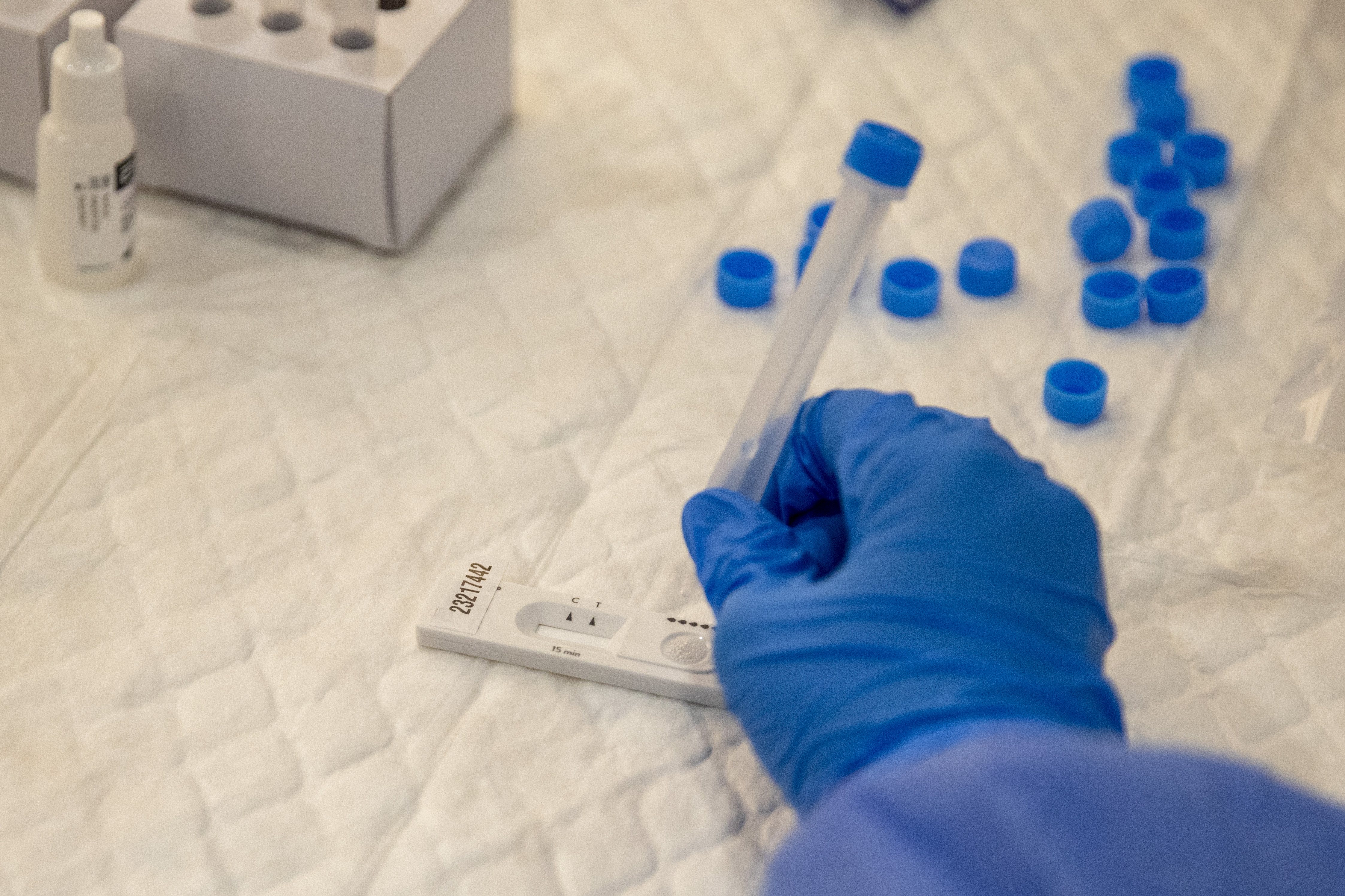 COVID-19: 799 nouvelles infections, 7 décès et des hospitalisations en hausse au Québec