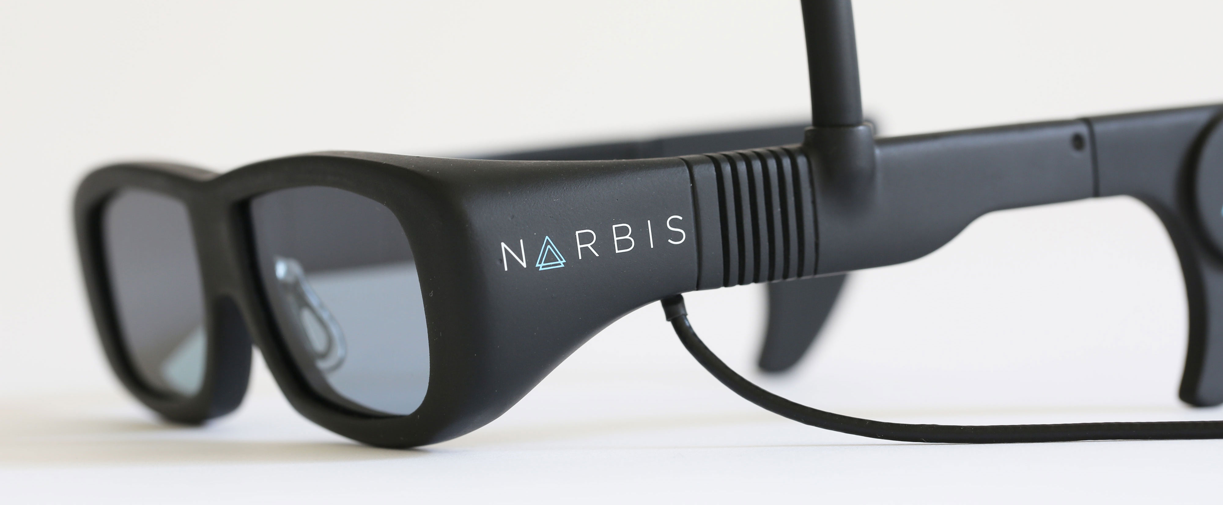 Les lunettes du syst&egrave;me Narbis a &eacute;t&eacute; con&ccedil;u pour &ecirc;tre confortable pour tous