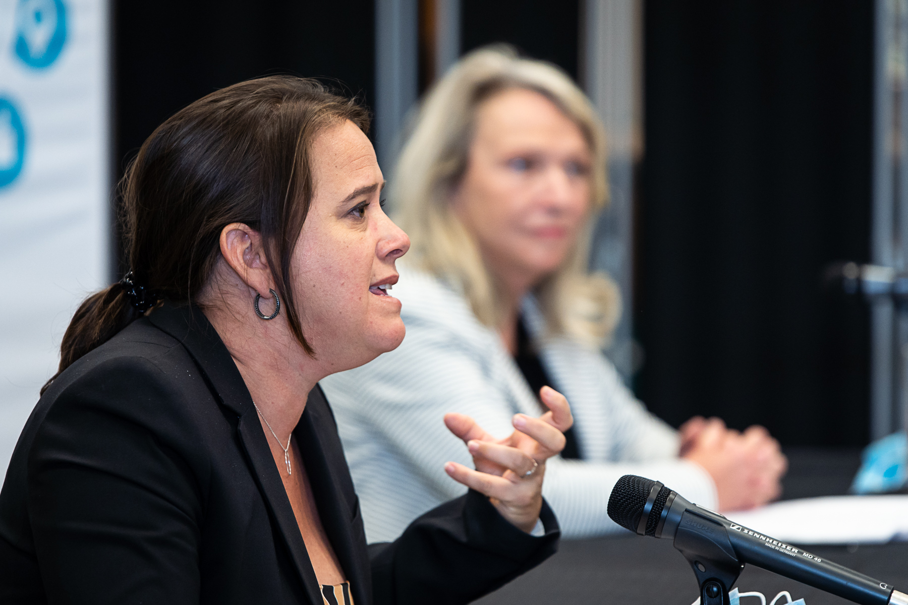 La directrice régionale de Santé publique de Montréal, Dre Mylène Drouin, en avant-plan