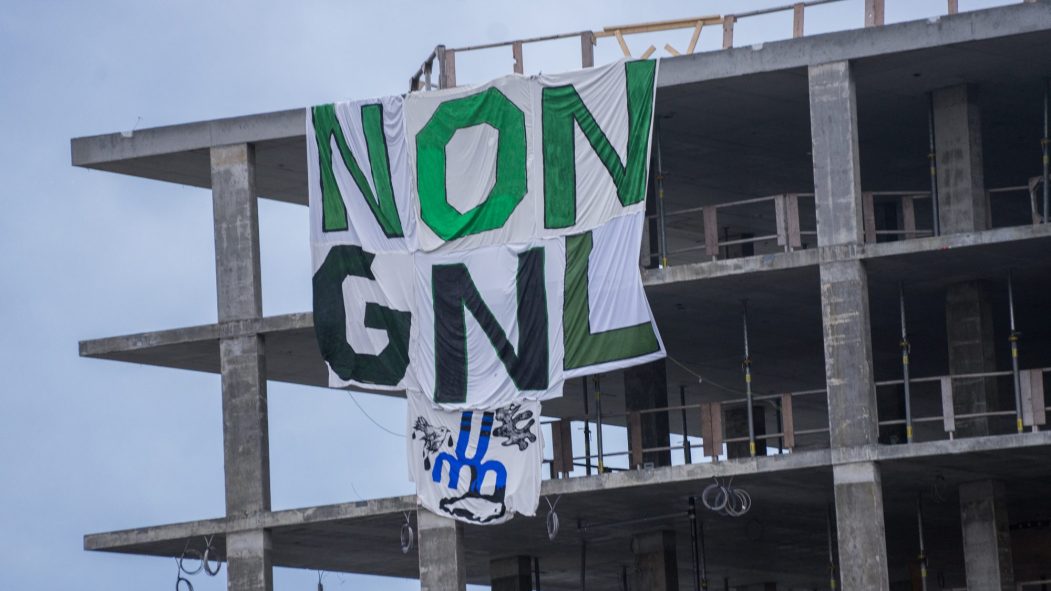 Bannière contre le projet GNL(Greenpeace)