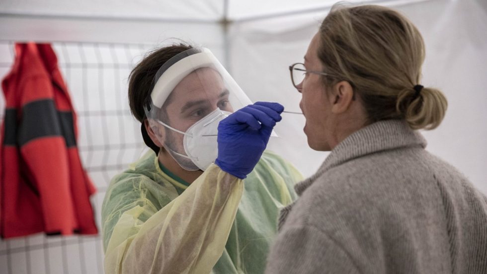 COVID-19: 969 nouveaux cas, 28 morts au Québec