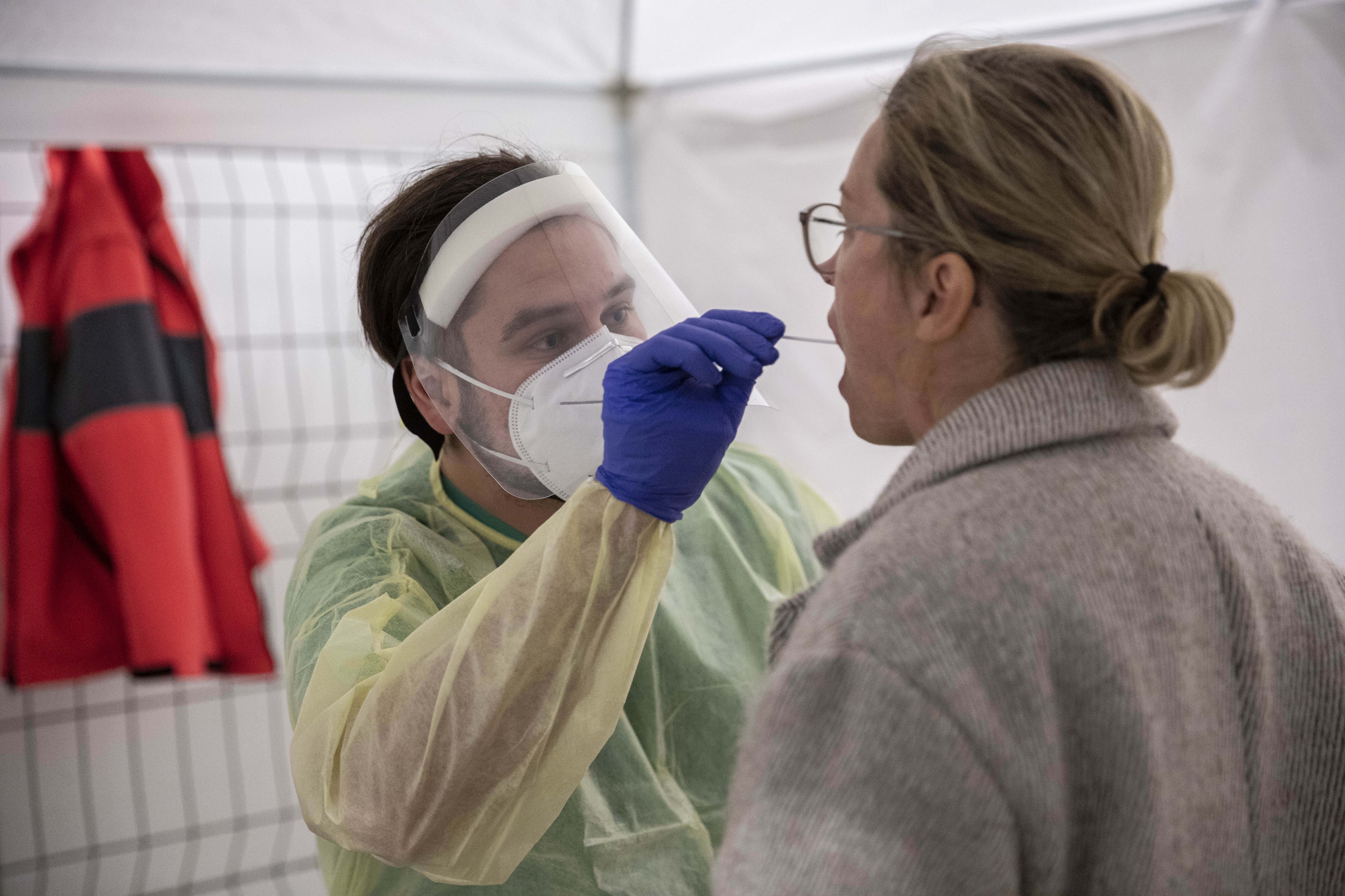 COVID-19: 969 nouveaux cas, 28 morts au Québec