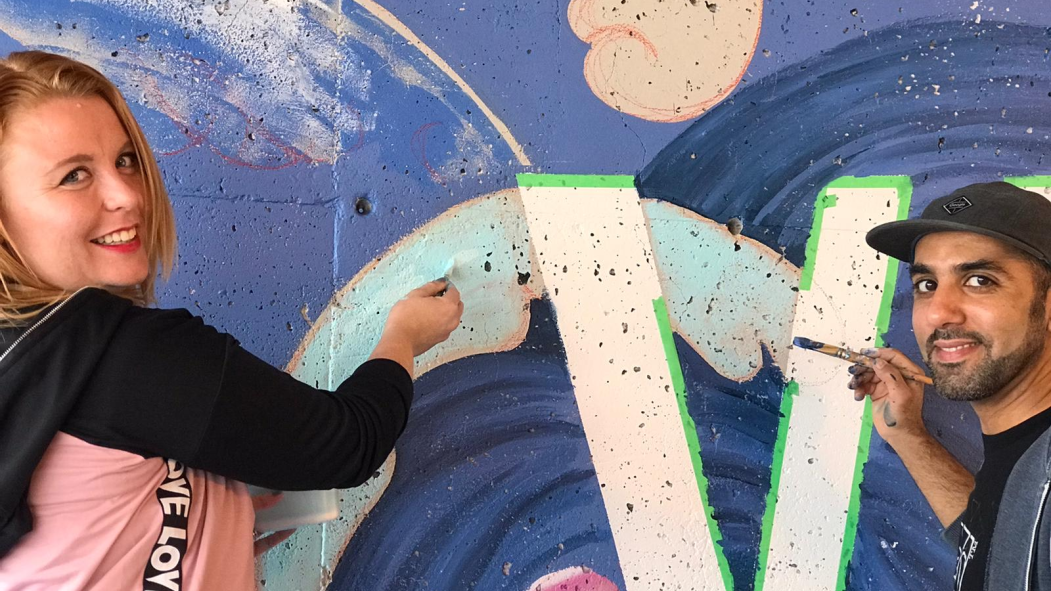 Aurélie Provot et Abdellatif Ajarrar ont peinturé ensemble la nouvelle fresque du stationnement Éthel.