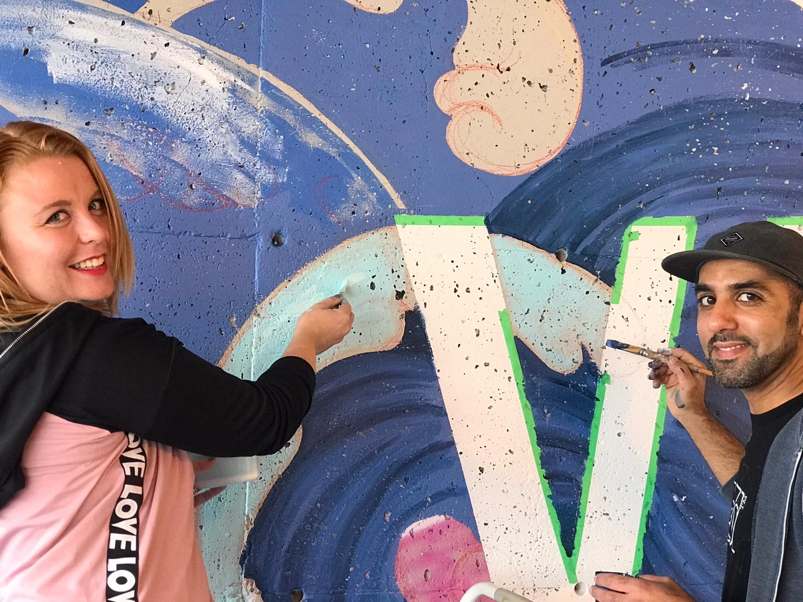 Aurélie Provot et Abdellatif Ajarrar ont peinturé ensemble la nouvelle fresque du stationnement Éthel.
