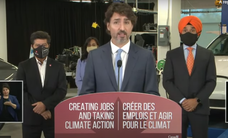Justin Trudeau annonce un investissement de 295 millions $ dans les véhicules électriques