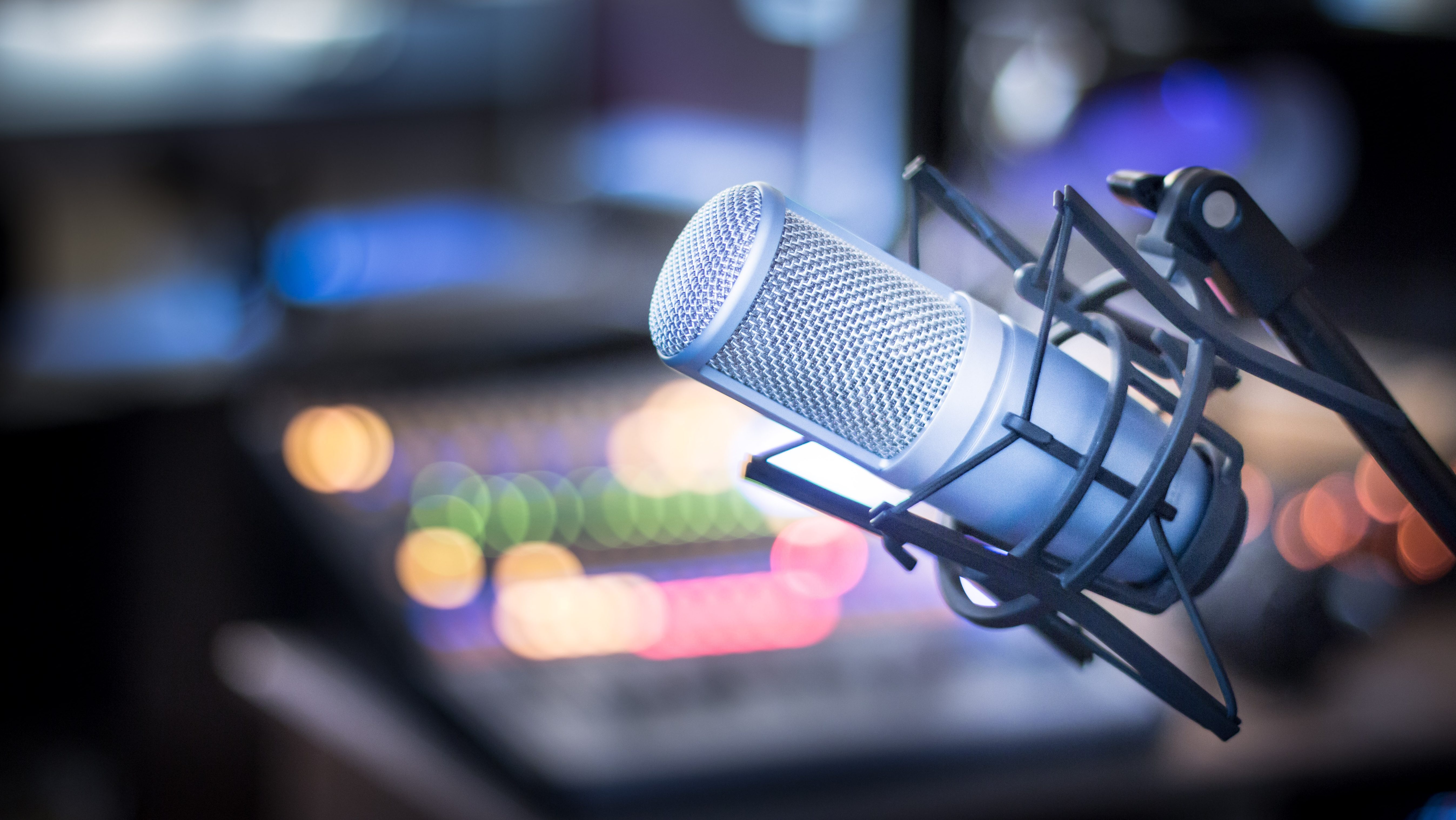 Un microphone.